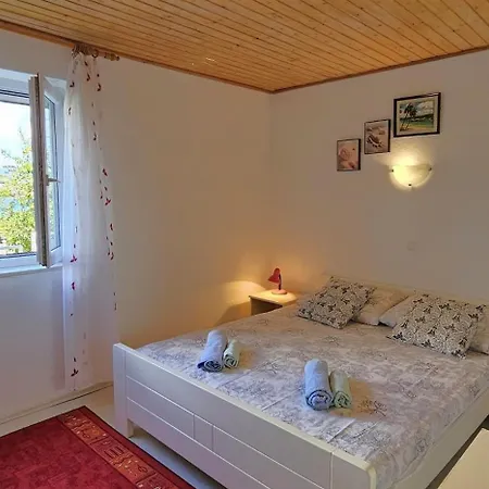 펜션 Spacious Lush Garden Private Access To