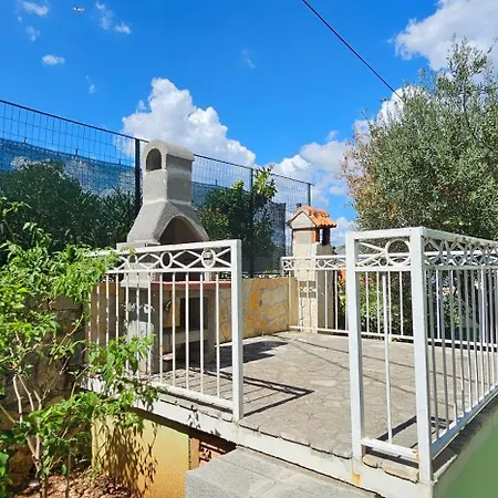 Spacious Lush Garden Private Access To 펜션 *