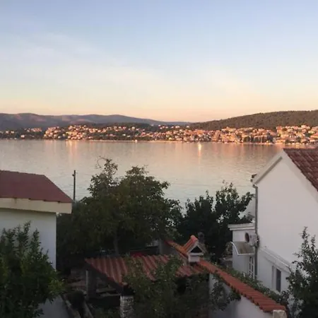 Spacious Lush Garden Private Access To * Trogir