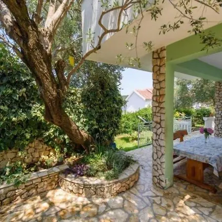 Spacious Lush Garden Private Access To Dom wakacyjny Trogir