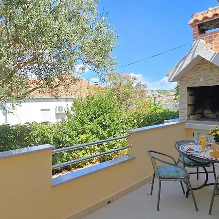 Spacious Lush Garden Private Access To *